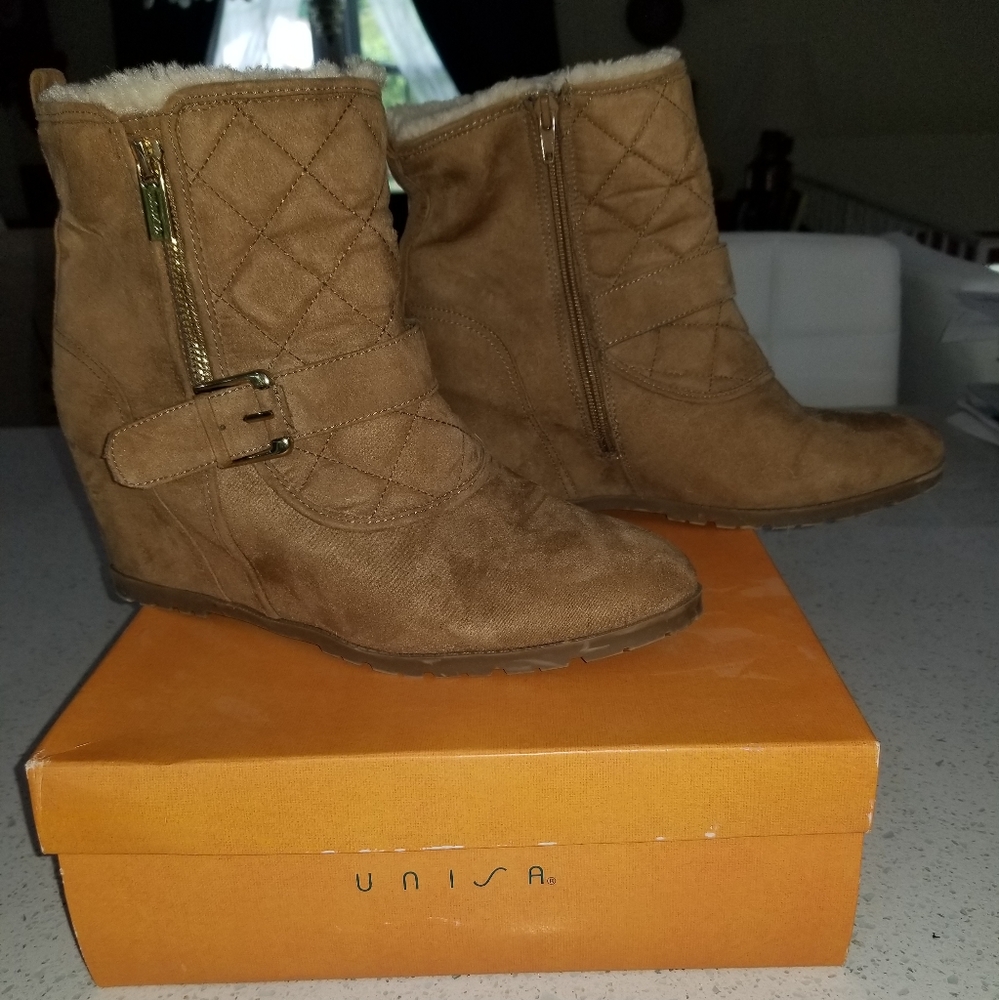 UNISA Untayya wedge bootie size 11